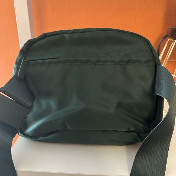 GAIAM Forest Green Sidekick Waist Pack (NWOT) - Picture 3 of 7